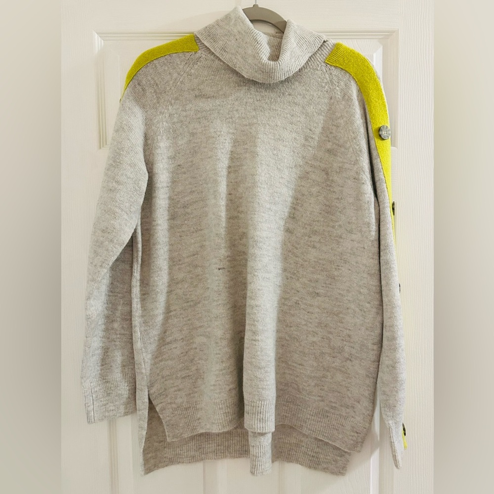 APT 9 Sweater - Size Large